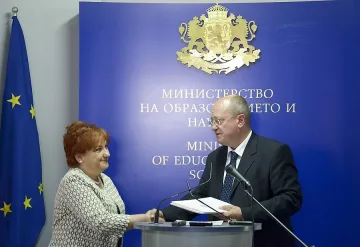 Танев: Ще се отървем от тези учебници