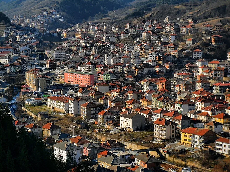 Жива верига пред новия кмет на Неделино