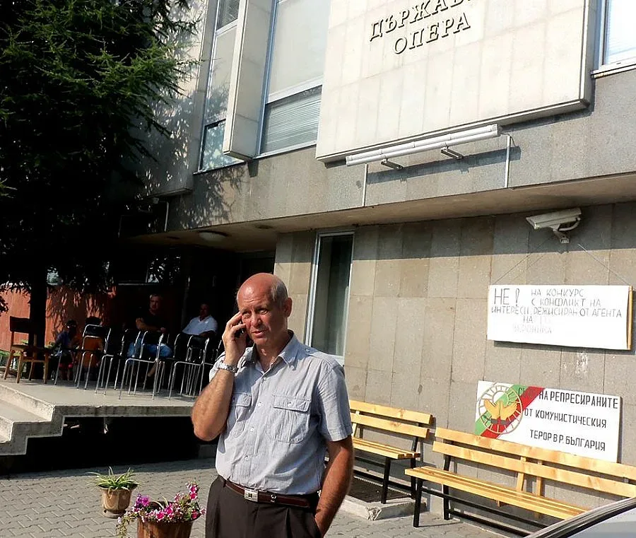 Оперен шеф хвърли оставка