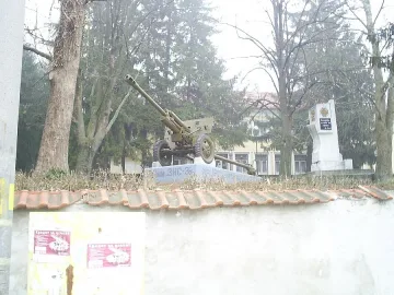 Апаши „обезоръжиха" военен полигон