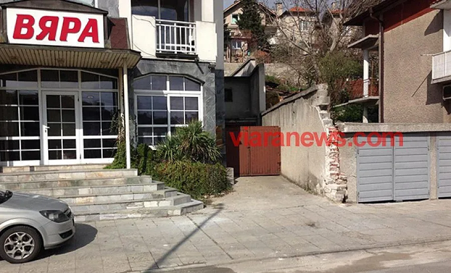 Бивш шеф в ББЦ влетя със 120 км/ч в сграда