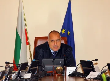 Бойко не бърза да слива НАП и митници