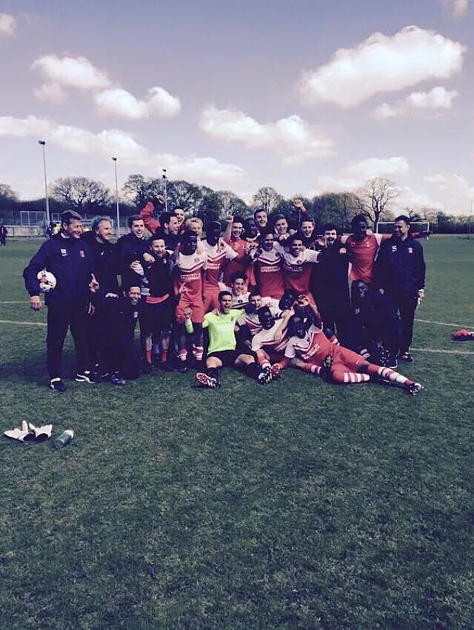 Титла без шампанско за Митов в Англия