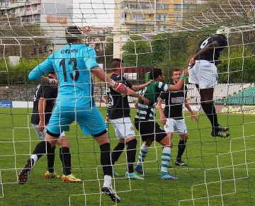 "Черно море" удържа на "белия" натиск