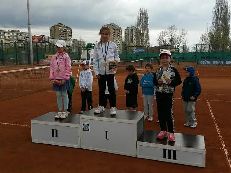 СК „ДЕМА" откри летния тенис сезон