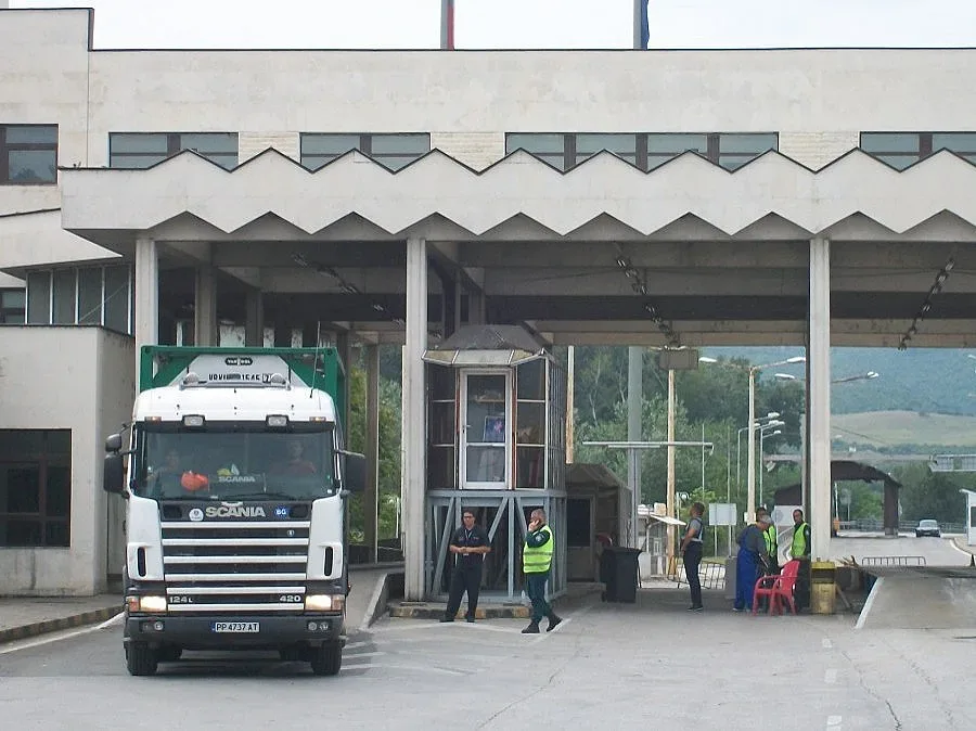 Намериха ТИР-овете от контрабандния канал