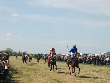 Кобилата Лисия спечели гонка за 320 хиляди паунда