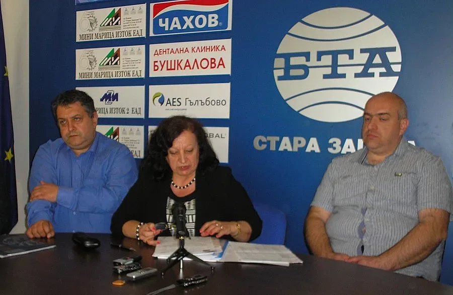 Ректор-депутат прекроява закон, за да удължи мандата си