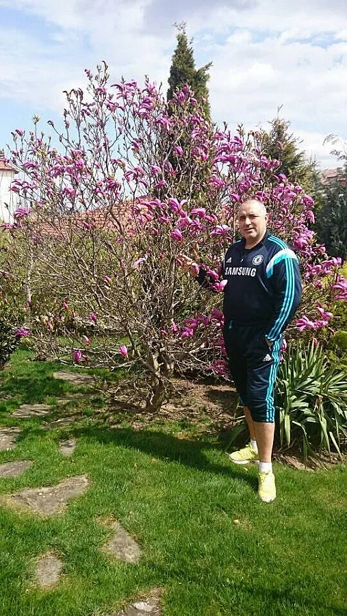 Бойко отмаря сред любимите магнолии в Банкя (СНИМКИ)