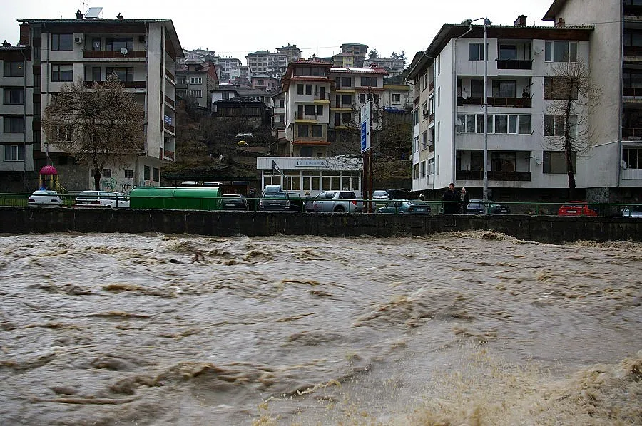 МОСВ предупреди за краткотрайни повишения на реките