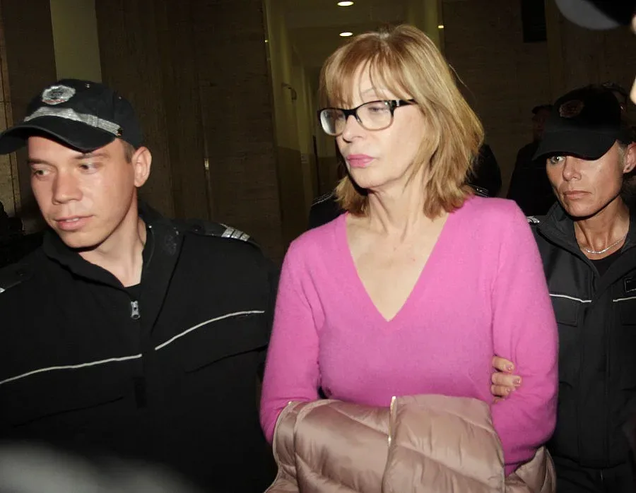 Ченалова решава дело на яхта в Гърция (ОБЗОР)