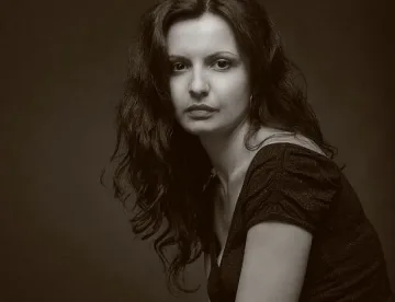 Светът на опашка пред съкровищата ни, ние се плюем