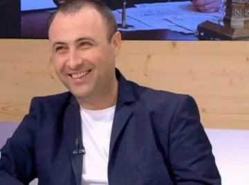 Руслан Мъйнов и Бате Сашо  пеят за Априлското въстание