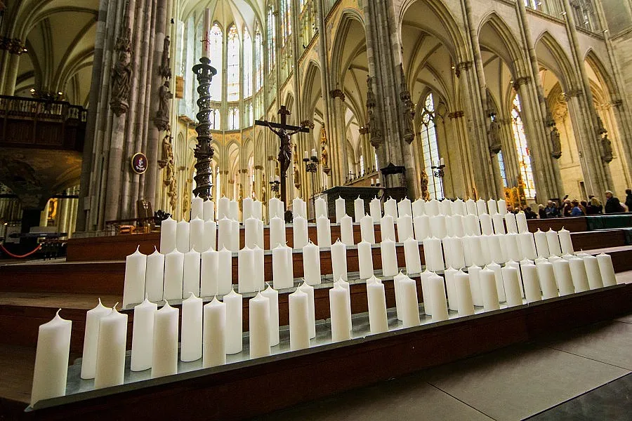 Кьолнската катедрала приема панихидата за загиналите във Френските Алпи