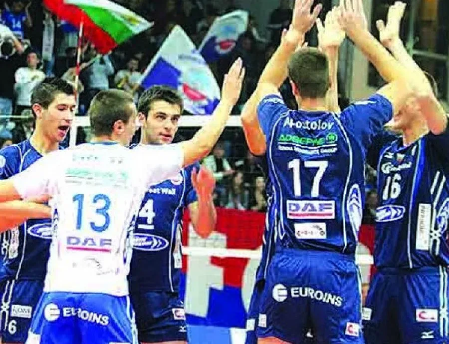 "Марек" на дискотека после хора на площада