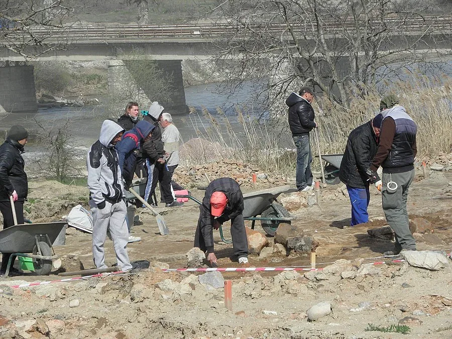 Откриха останки на принесени в жертва младежи от неолита