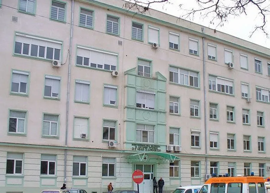 55-годишна жена е ранена при сблъсък на БМВ с каруца