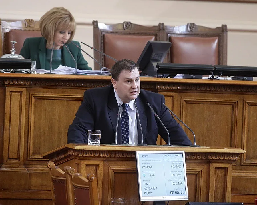 Емил Радев иска преразпределение на бежанците в ЕС