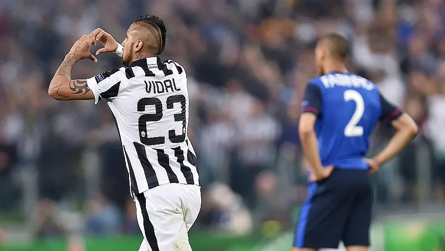 ВИДЕО: "Ювентус" би Бербатов и компания със спорна дузпа