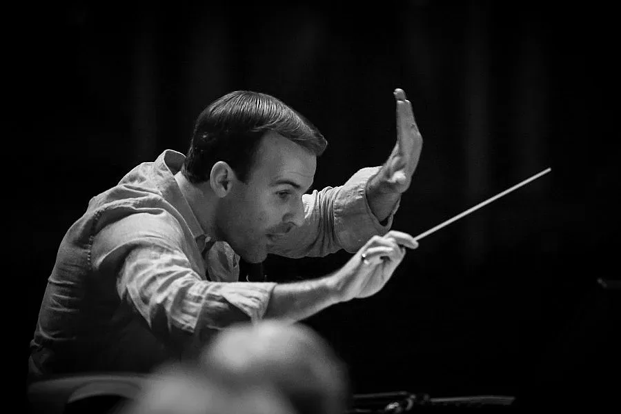 Авторът на "Кръстникът Live" дирижира в НДК