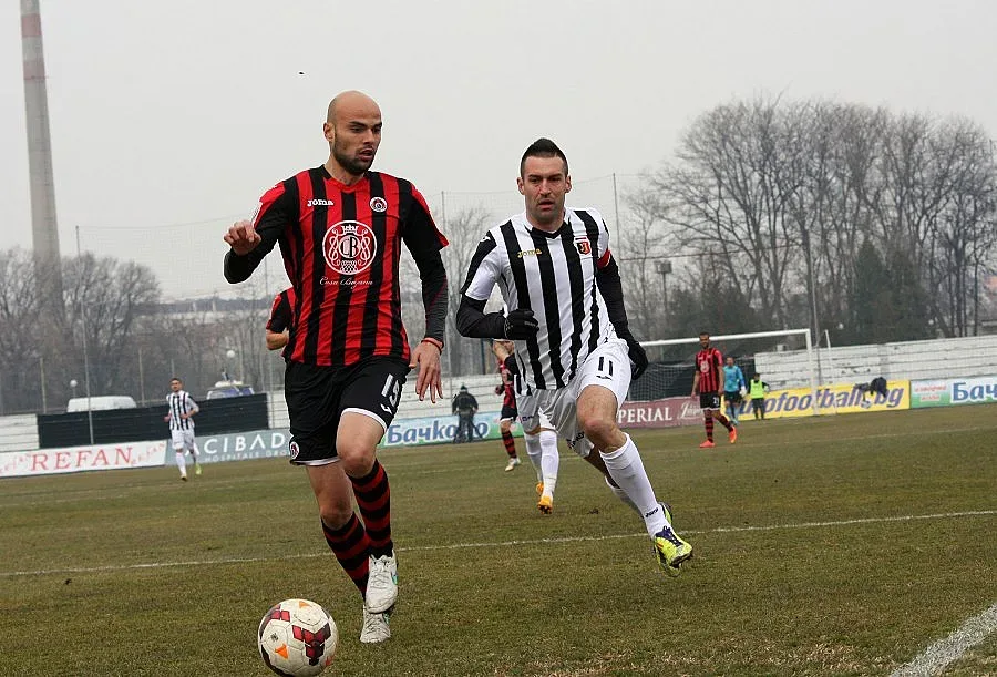 Камбуров изпревари Гунди, изравни Якимов