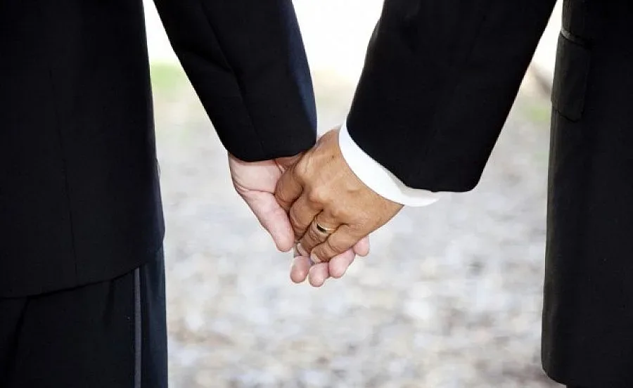 Повече права за еднополовите двойки в Чили