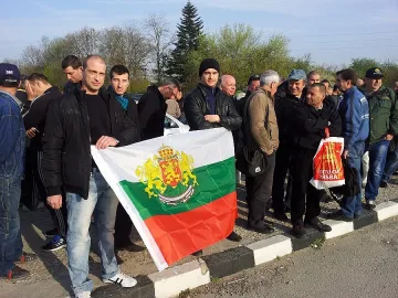 Протестиращи блокираха пътя Варна - Белослав