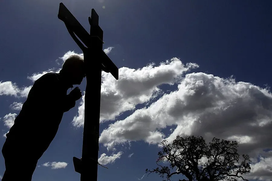 Църквата помага на Гърция за дълговете