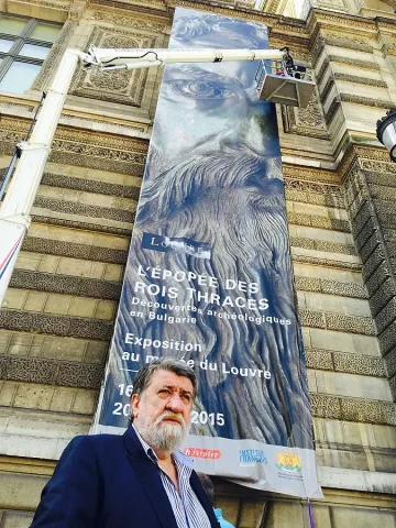 Севт III изгря върху Лувъра