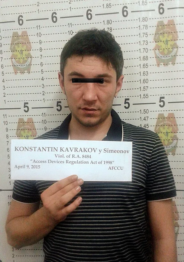 Кралят на хакерите размахва среден пръст в килията