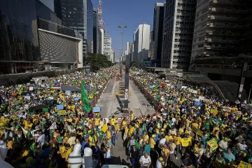 ВИДЕО: 700 000 на бунт в Бразилия