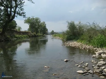 Момче изчезна в Струма след облог