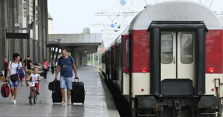 БДЖ с допълнителни вагони за голямото прибиране