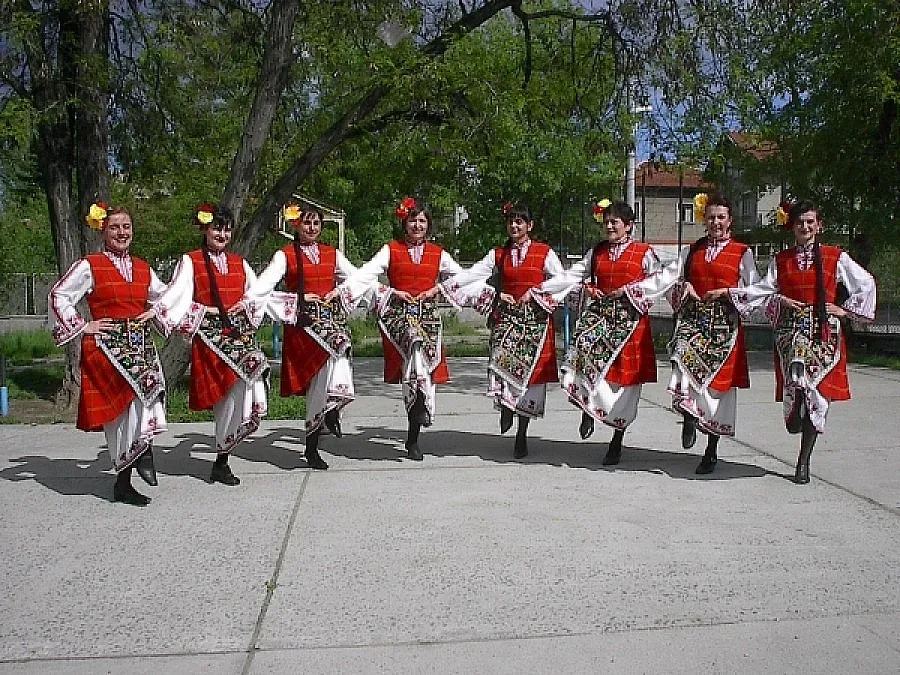 Най-дългото великденско хоро ще е във Варна