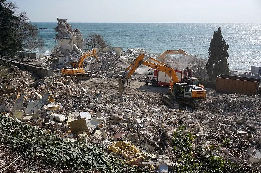 Хотелът убиец остави 12 сираци (ОБЗОР)