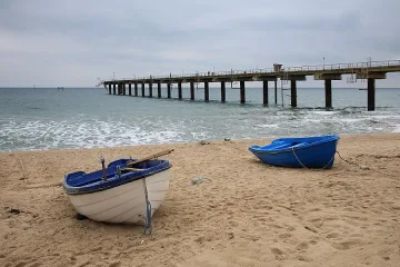 Канят гръцки пенсионери на плаж в Шкорпиловци