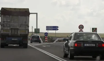 Трафик и колони от коли при Ябланица