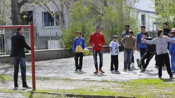 Майсторка на писани яйца дава уроци в музея