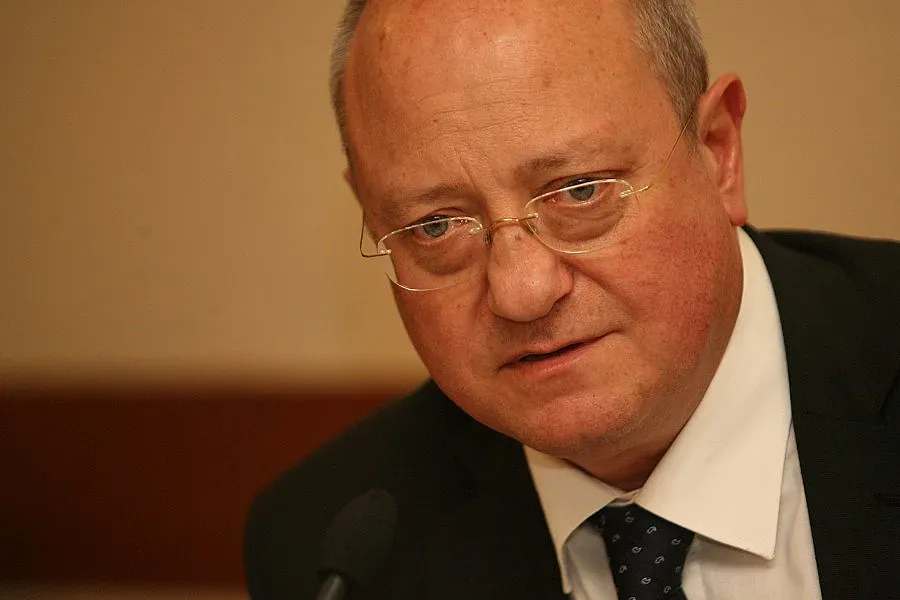 Професори на кило още година