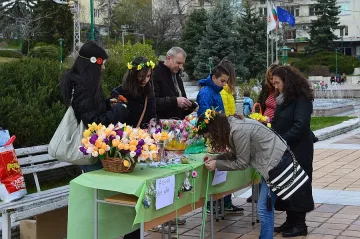 Великденска изложба събира средства за талантливи деца