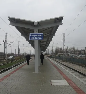 Пристигаме с влак директно до метрото
