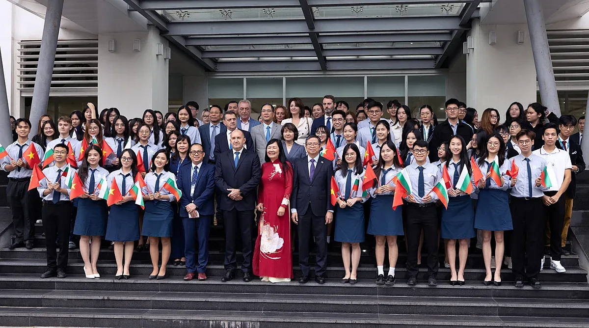 Радев пред студенти: Мъдрата дипломация спира войни