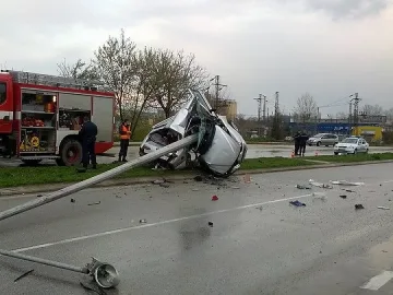 Локва на пътя затри студент