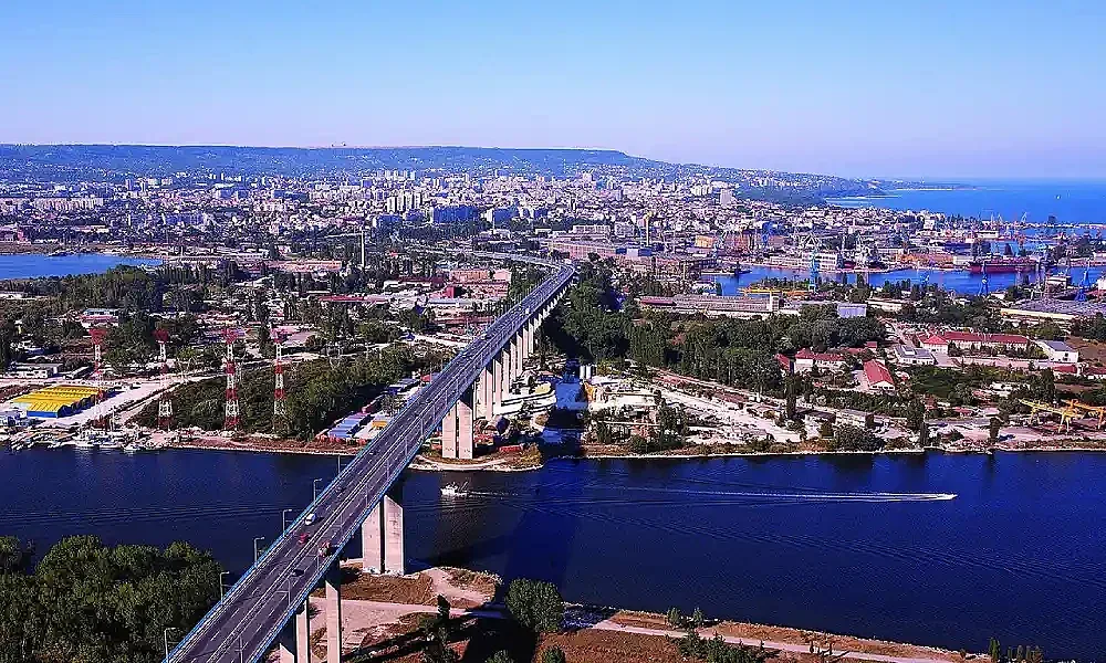 Черен лед побърка шофьорите. Голяма опасност