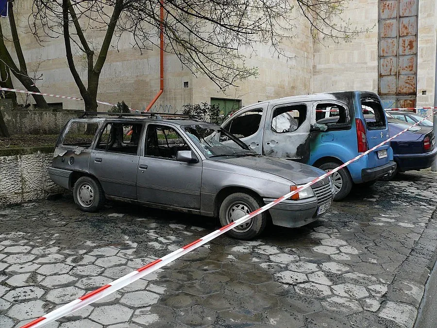 Опожариха 4 автомобила в Шумен