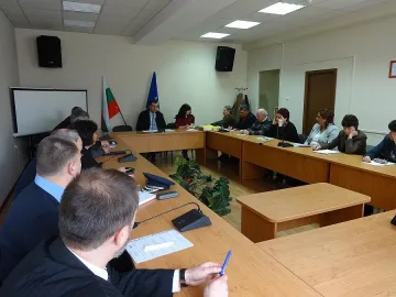 Губернатор призова институции за решаването на проблемите на ромите