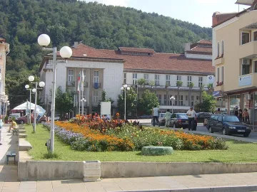 Съдят бизнес дама за фалшиви книжа за кредит