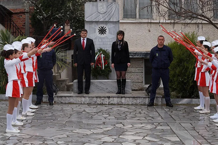 Струмяни празнува и под дъжда