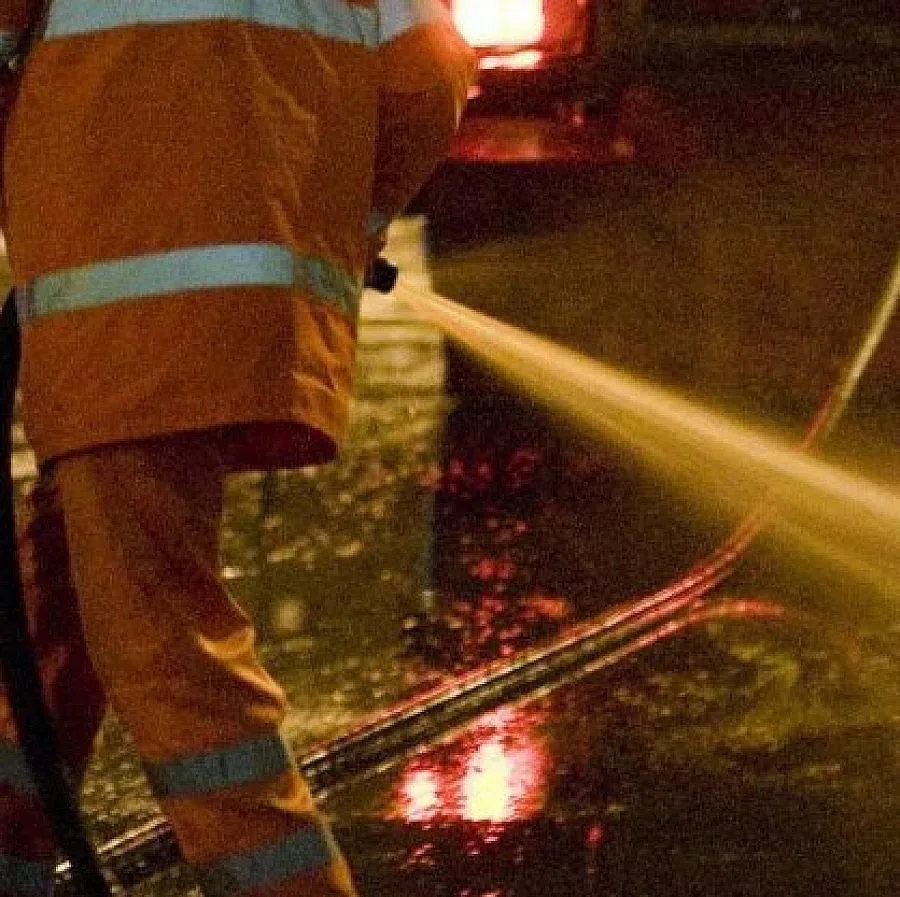 Мият по тъмно улиците в Петрич