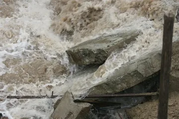Подпочвени води заляха 20 къщи
